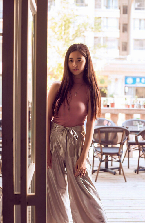 爱游戏娱乐网址-凯琳·科贝特技术细腻后程加速显神威，凯特琳max