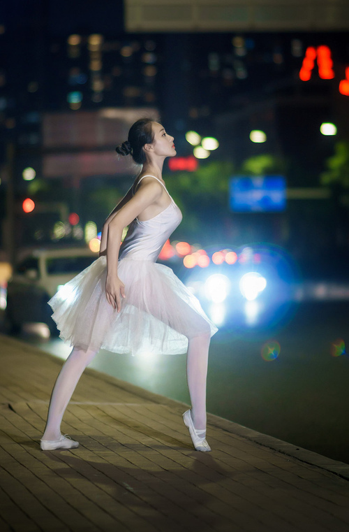 独行侠发布幕后纪录展示球队集训全貌，独行侠队球馆